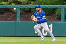 Azulejos pierden a jardineros centrales Clase y Straw por lesiones en entradas consecutivas