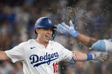 Jonrón decisivo de Will Smith da victoria a Dodgers, 8-6 sobre Padres, en un juego intenso