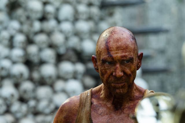 <p>Dr. Kelson (Ralph Fiennes) en ‘Exterminio: La Evolución’</p>