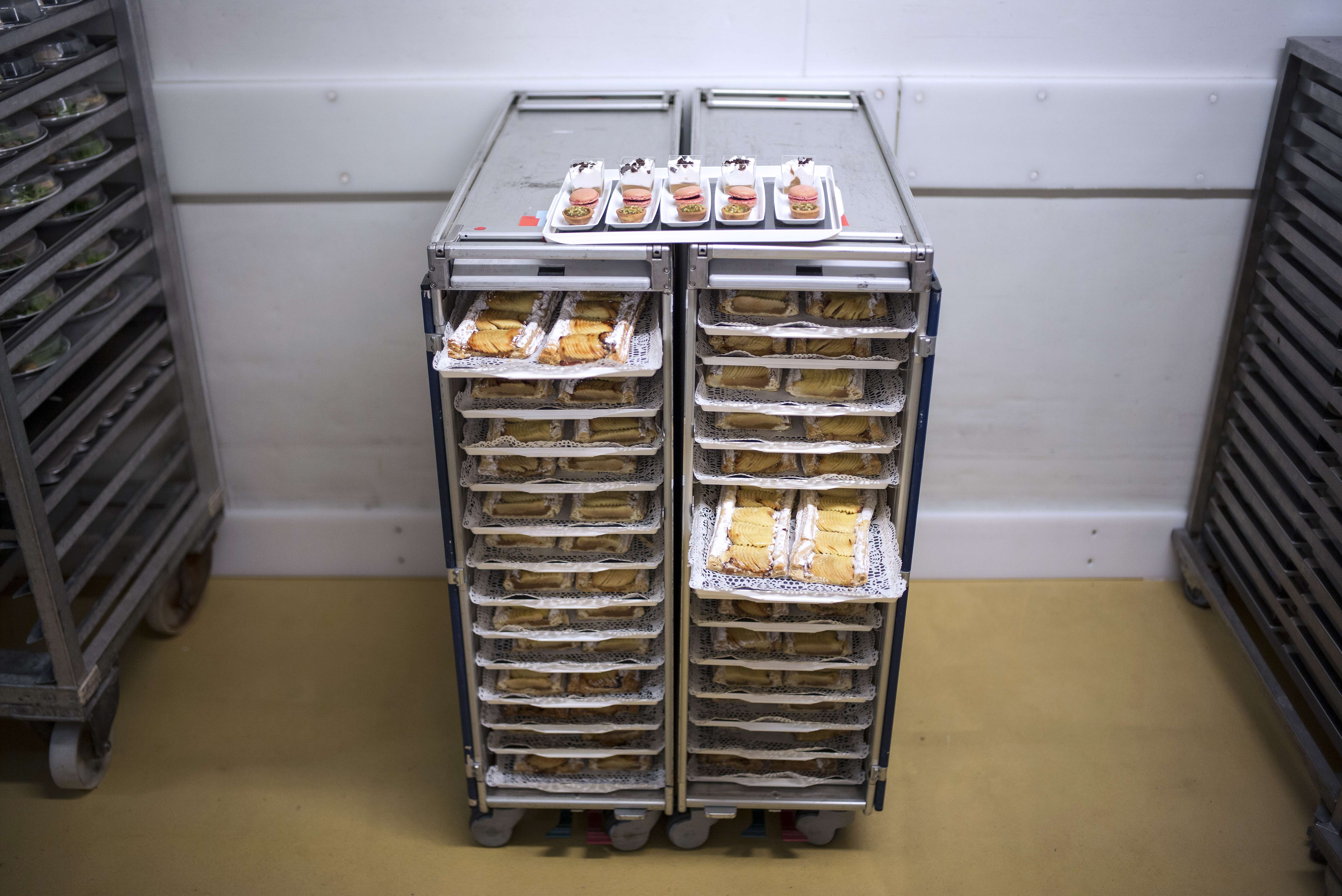 Desvían vuelo de Singapore Airlines por servir camarones a una pasajera alérgica