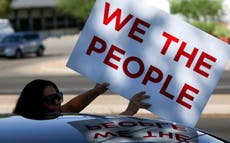 Dos detenidos por atropello y fuga en California durante protesta contra Trump