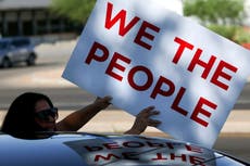 Dos detenidos por atropello y fuga en California durante protesta contra Trump