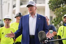 Trump afirma que sus simpatizantes están "más enamorados" de él que nunca