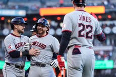 Schneeman conecta jonrón de 3 carreras y Guardianes se imponen 4-2 a Verlander y Gigantes