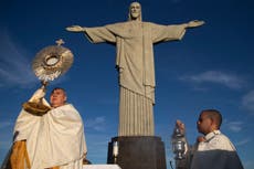 Católicos piden acción ambiental en el icónico Cristo Redentor de Río de Janeiro