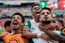 Palmeiras pone un pie en octavos al vencer 2-0 a Al Ahly en el Mundial de Clubes