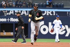 Suárez conecta su 22do jonrón y remolca 4; Diamondbacks vencen 9-5 a Azulejos y evitan barrida