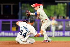 Schwarber conecta jonrón 23 y Sánchez lanza ocho para ayudar a Filis a vencer a Marlins