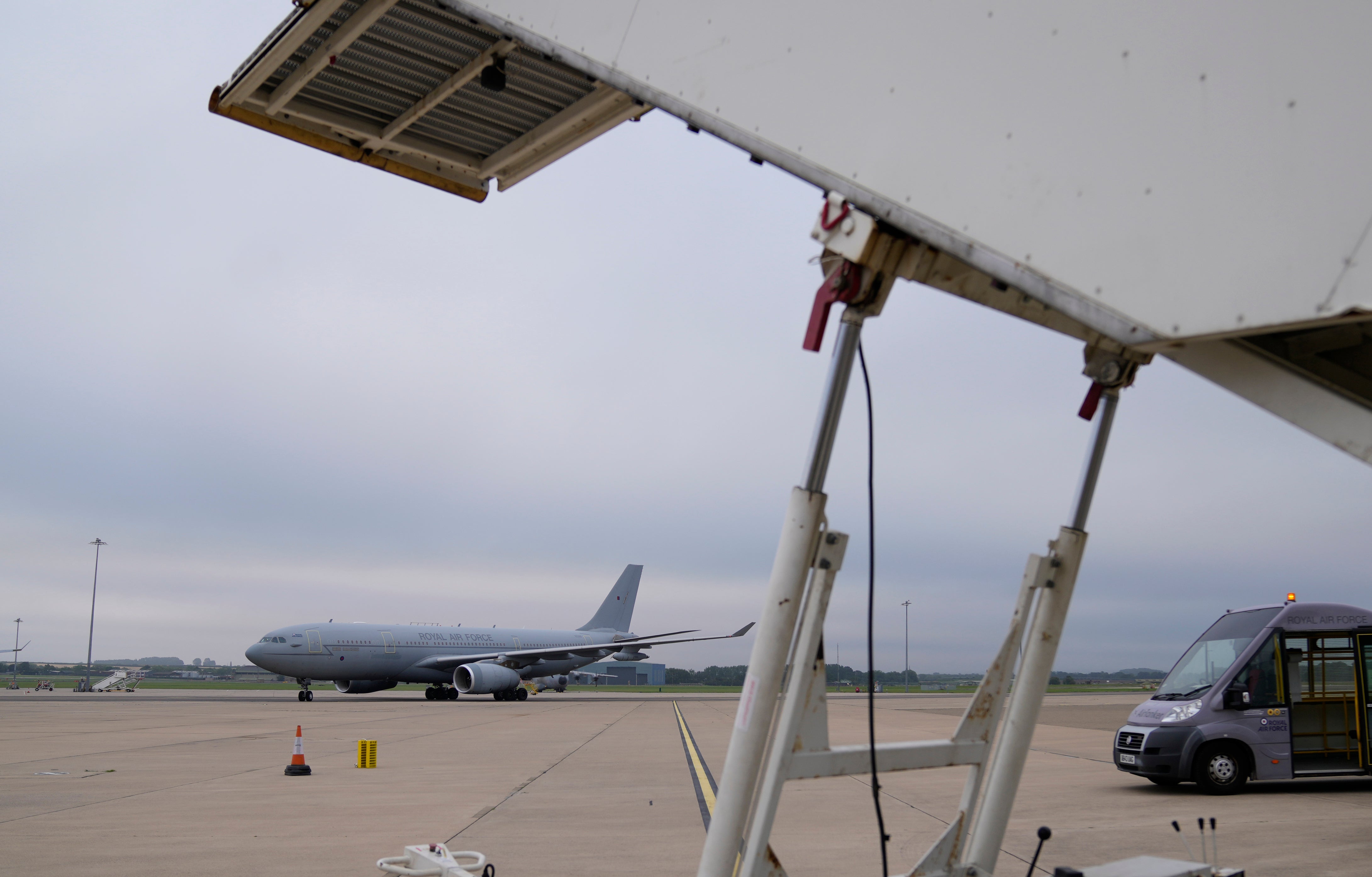 EUR-GEN REINO UNIDO-AVIONES DAÑADOS