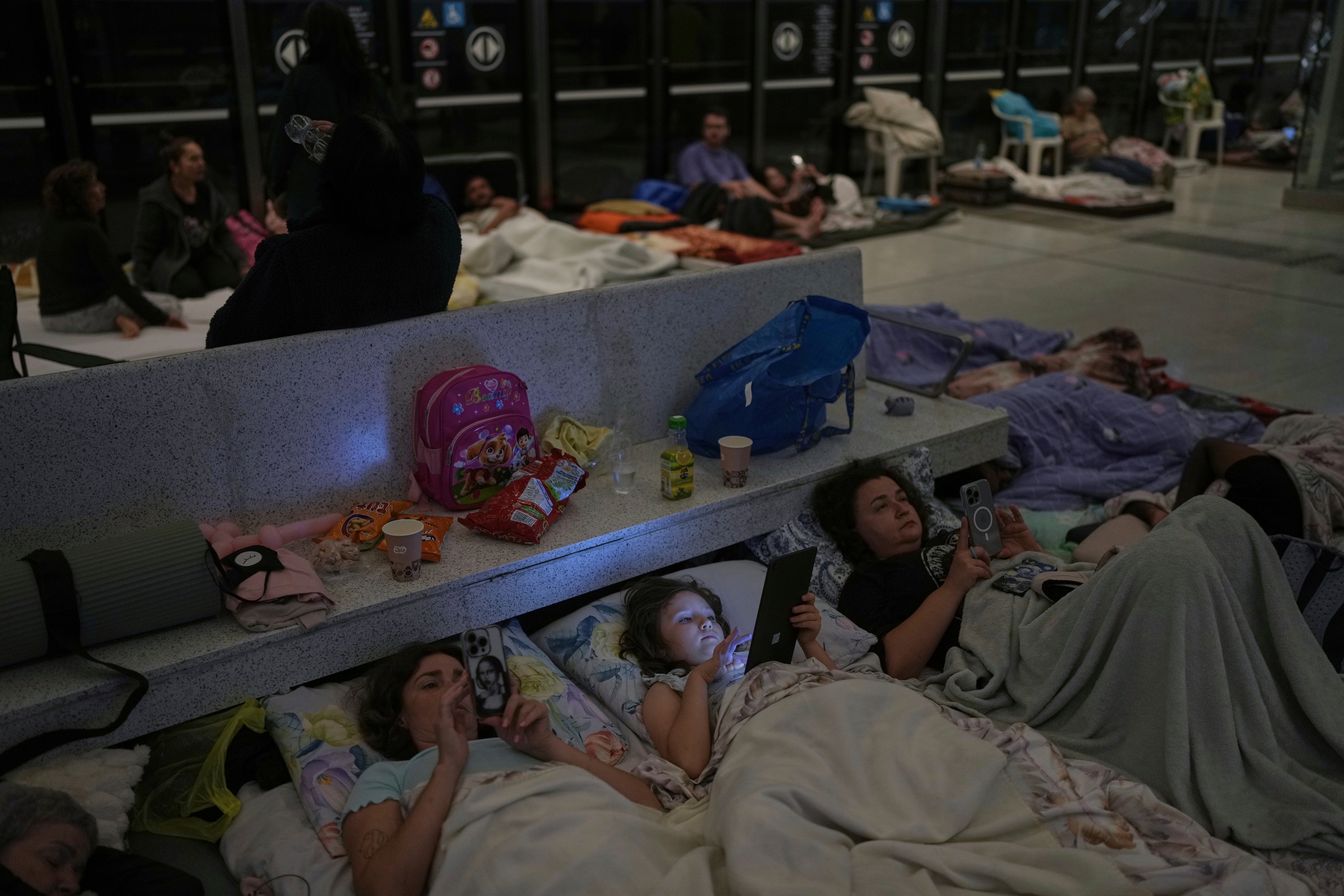 ISRAEL-ESTACIONES DE TRENES-REFUGIOS