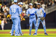 Pérez conecta sencillo clave para triunfo de Reales, 6-5 sobre Padres