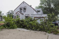 Un tornado arrasa un pueblo rural en Dakota del Norte y deja al menos tres muertos