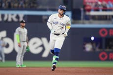Guerrero y Bichette conectan jonrones y Azulejos vencen 7-1 a Medias Blancas