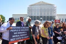Plan republicano de cupones de alimentos viola reglas del Senado de EEUU, otro revés para Trump