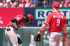 Elly De La Cruz de los Rojos y Trent Thornton de los Marineros enferman por jugar en calor extremo