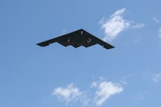 Cómo EEUU bombardeó sitios nucleares iraníes sin ser detectado