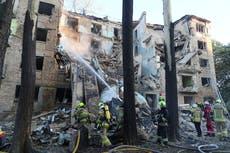 Ataques rusos en Ucrania dejan al menos cinco muertos y más de una docena de heridos