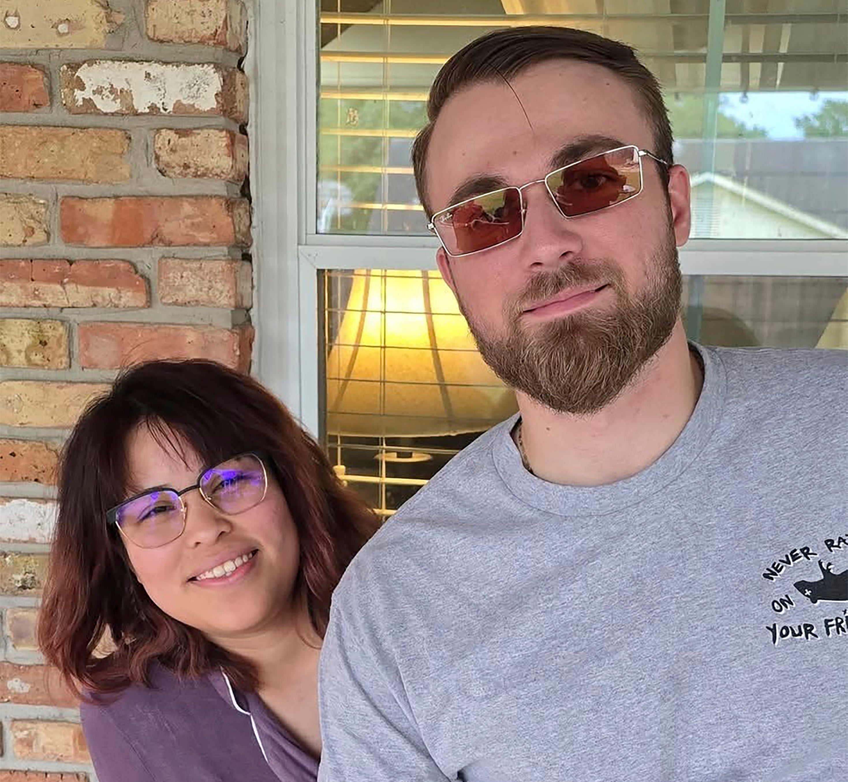 VETERANO MARINES-ESPOSA-ICE