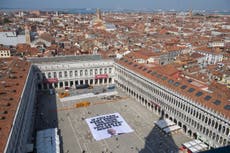 Greenpeace se une a protesta contra Bezos con pancarta en Venecia sobre exenciones fiscales
