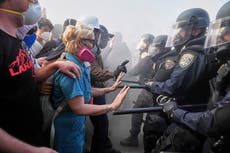 Debate sobre uso de máscaras en protestas en EEUU pone a prueba derecho a libertad de expresión