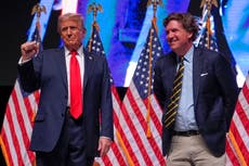 Tucker Carlson se disculpa por su papel en la elección de Trump