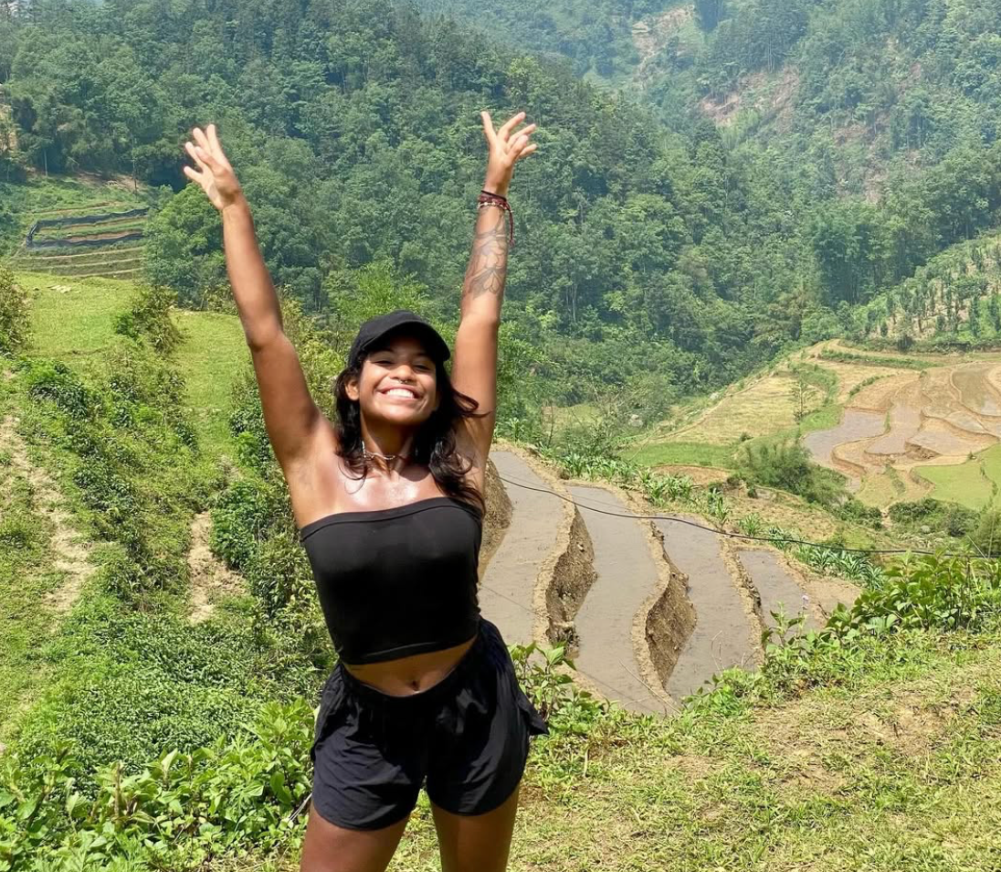 Turista brasileña muere tras caer y quedar atrapada en volcán de Indonesia