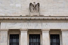 Gobernadora del banco central de EEUU dice que se debería considerar un recorte de tasas en julio