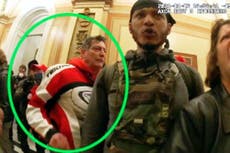 Jurado ordena a hombre pagar $500.000 por agredir a policía que se suicidó tras asalto a Capitolio