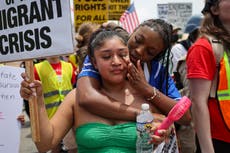 Corte Suprema de EEUU permite deportación expedita de migrantes a países que no son los de origen