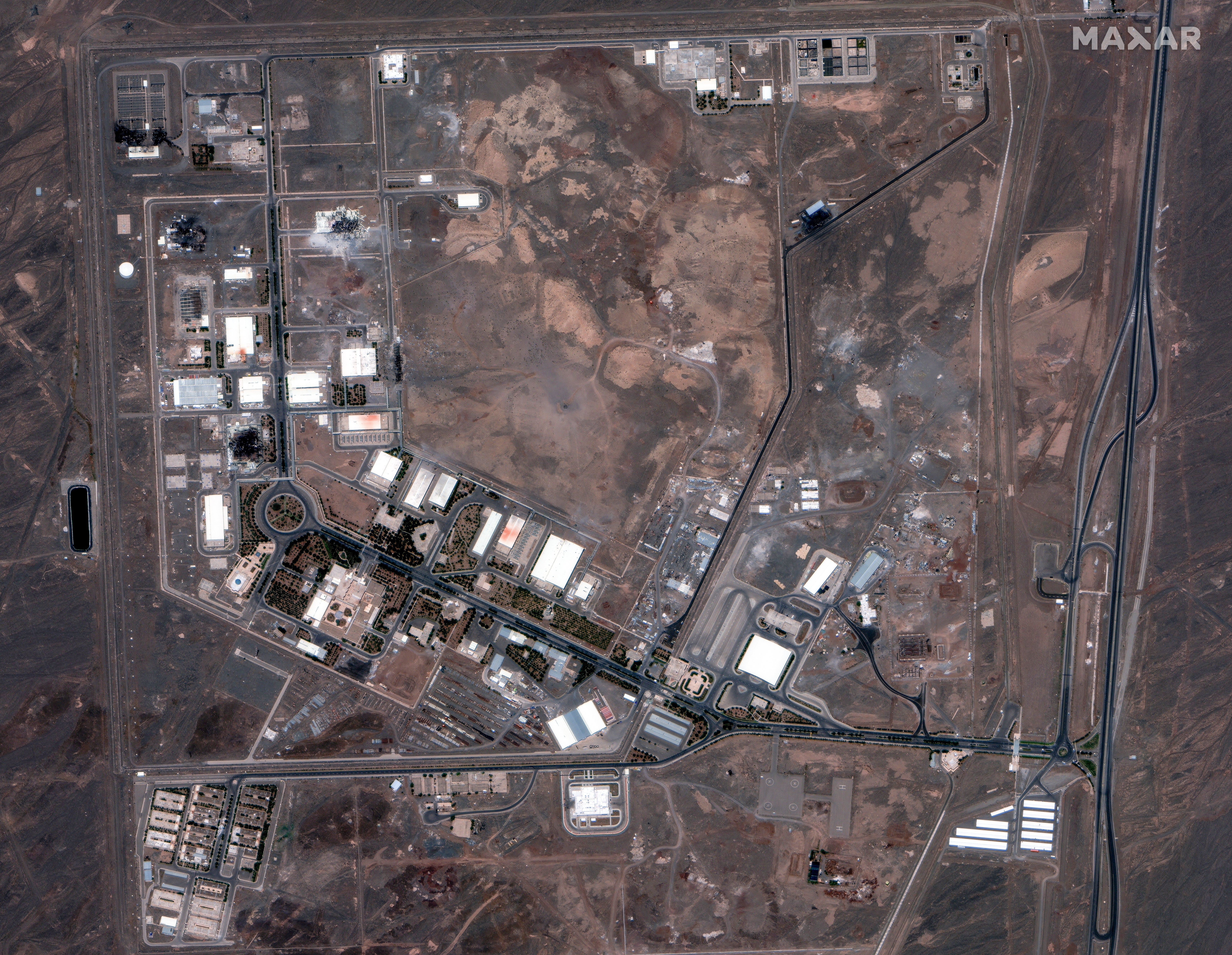 Imagen por satélite de las instalaciones de enriquecimiento nuclear de Natanz tras el ataque estadounidense del 22 de junio de 2025
