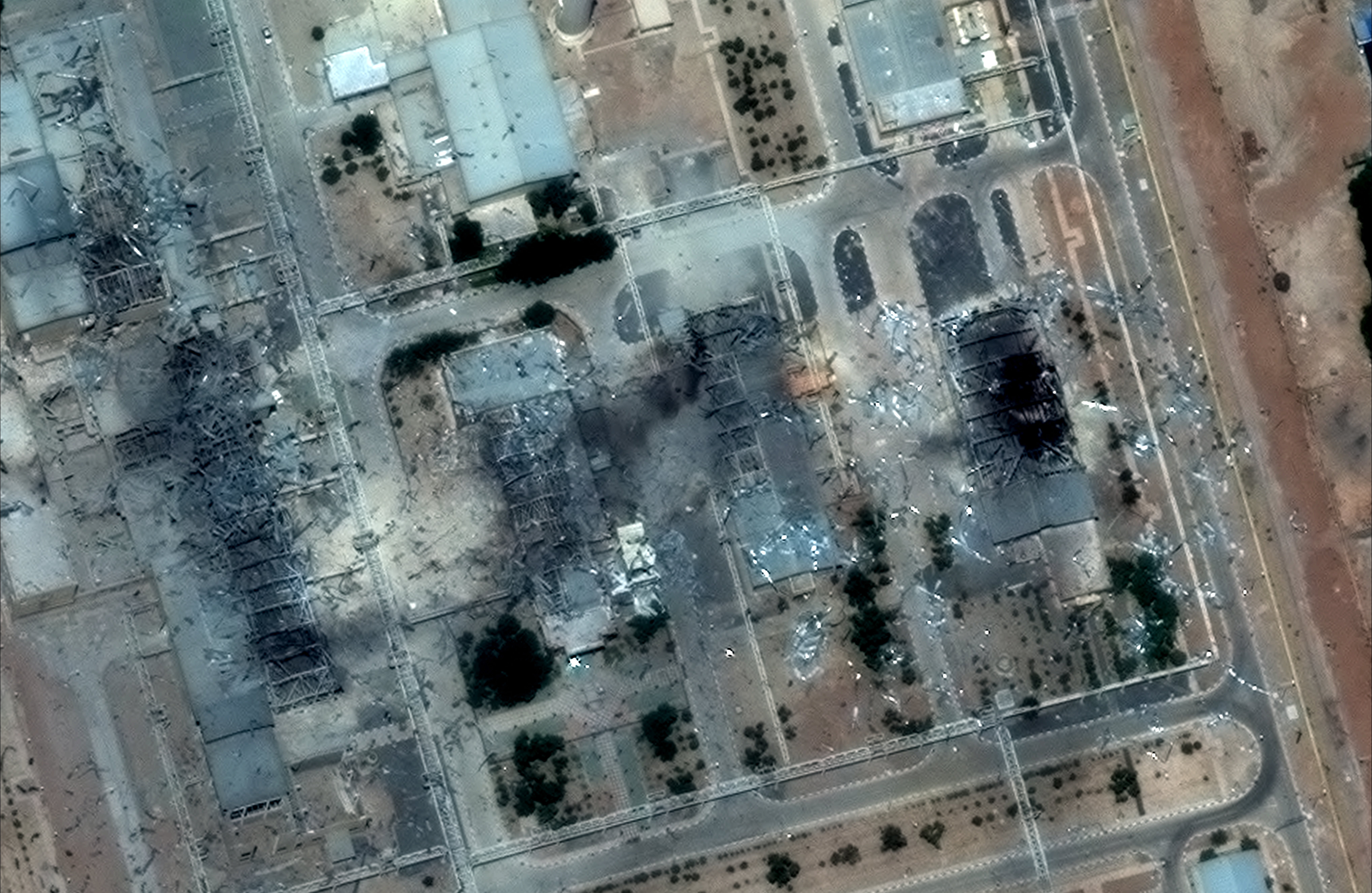 Imagen por satélite de los daños tras el ataque estadounidense al Centro de Tecnología e Investigación Nuclear de Ispahán
