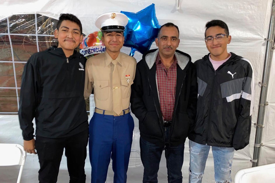 Marine veterano dice que agentes de Patrulla Fronteriza de EEUU golpearon a su padre durante arresto