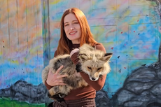 Fallece Mikayla Raines, estrella de YouTube conocida por rescatar zorros