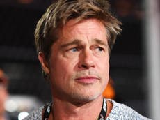 Brad Pitt comparte una anécdota de sus inicios en Hollywood que aún lo “atormenta”