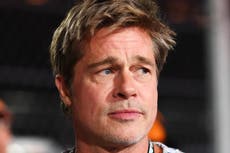 Brad Pitt comparte una anécdota de sus inicios en Hollywood que aún lo “atormenta”