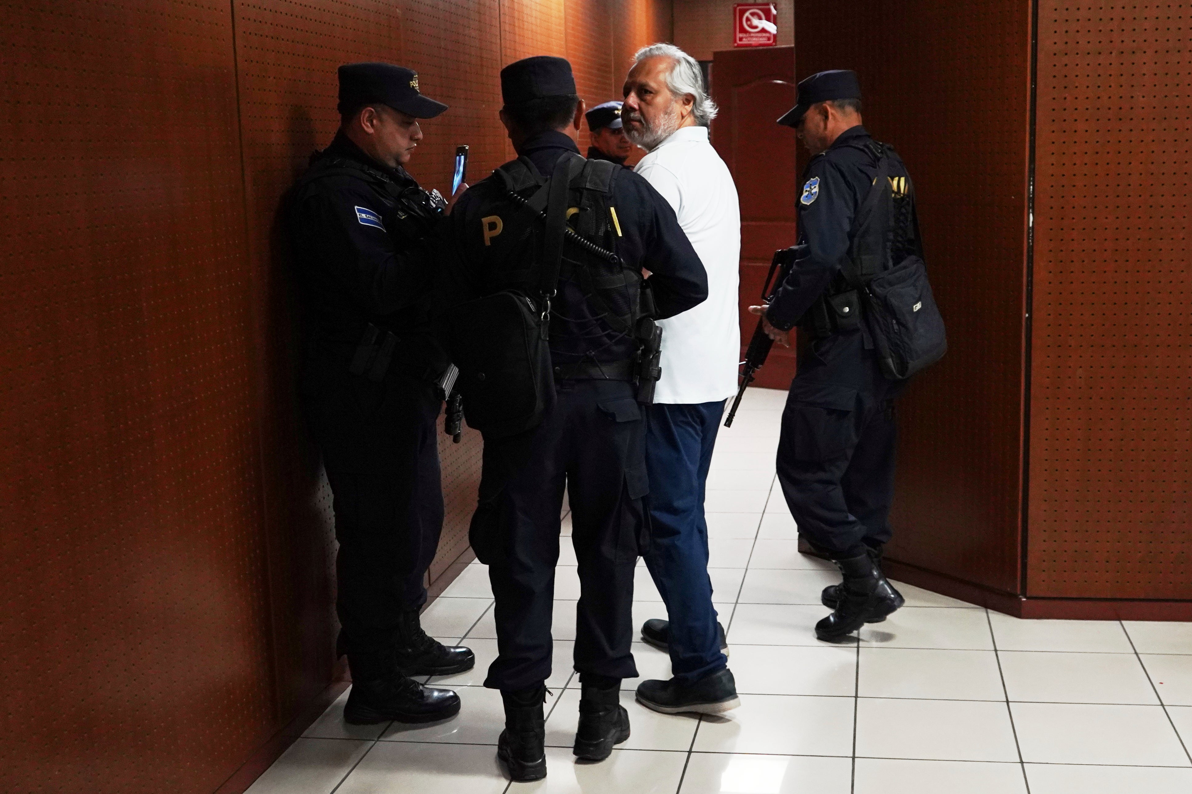 EL SALVADOR-ABOGADO DETENIDO