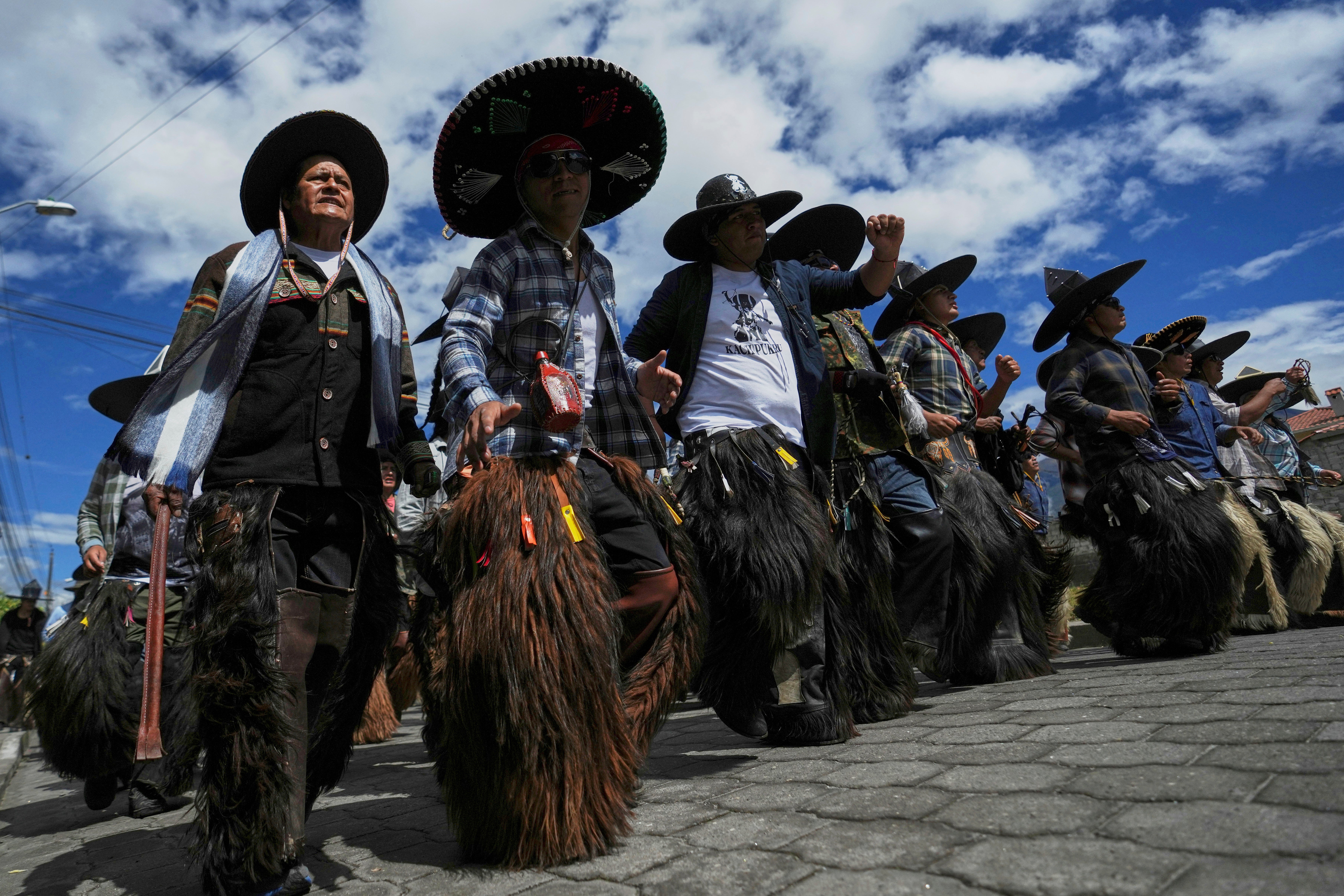 ECUADOR-INDÍGENAS-FIESTA