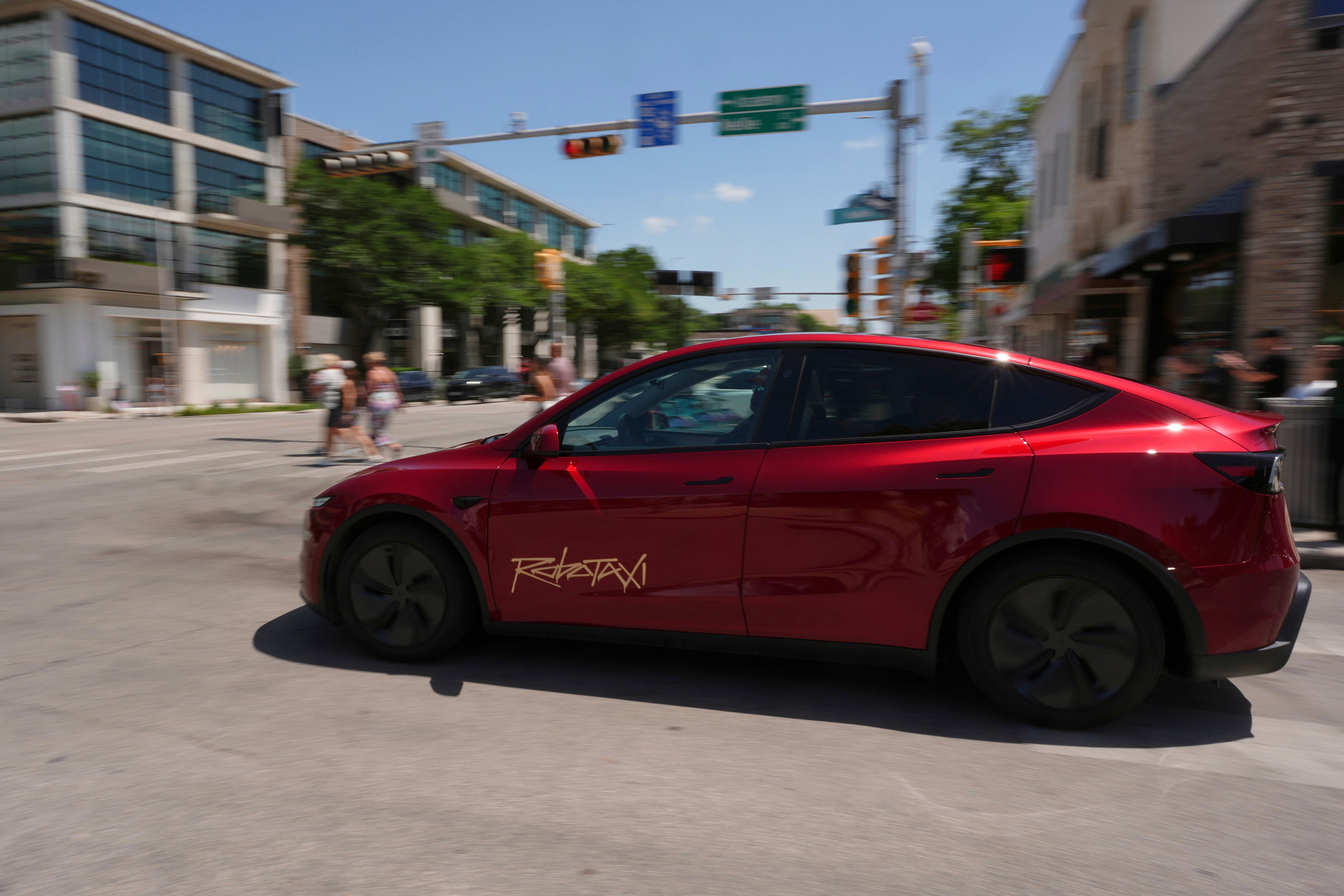 TESLA-ROBOTAXIS