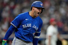 Con grand slam de George Springer en la 8va, Azulejos vencen 10-6 a Guardianes