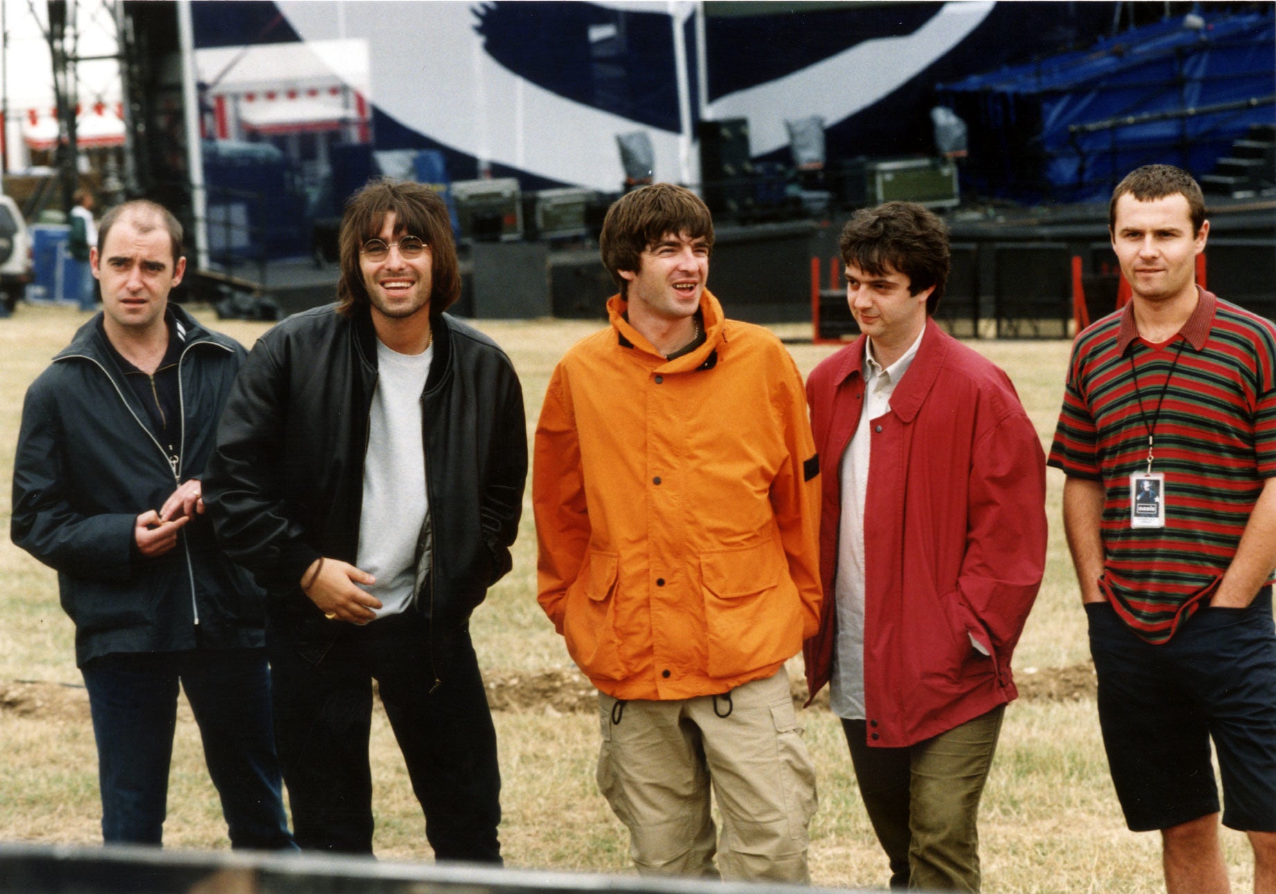 Oasis durante su concierto en Knebworth, en agosto de 1996