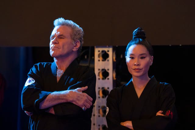 <p>Martin Kove (izquierda) declaró que “lamenta profundamente” su comportamiento con su compañera de elenco Alicia Hannah-Kim (derecha)</p>