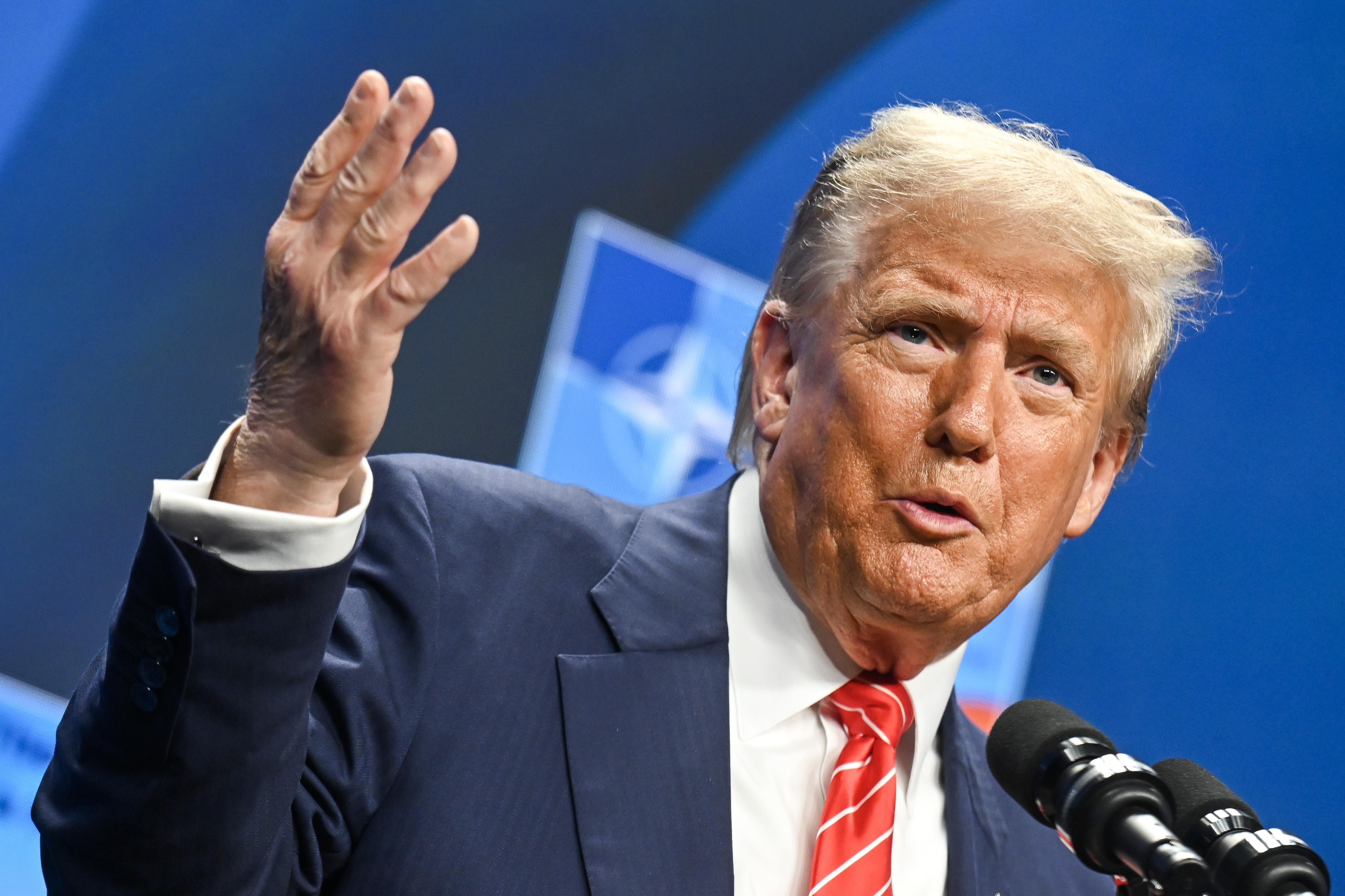 Torsten Sløk, el economista jefe de la firma Apollo Global Management, sugirió una estrategia para que el presidente Donald Trump no solo evite un daño económico generalizado con sus aranceles, sino que potencialmente aumente los ingresos anuales de EE. UU. en miles de millones de dólares