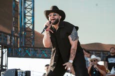 Carín León, Myke Towers y Laura Pausini participarán en la Semana Billboard