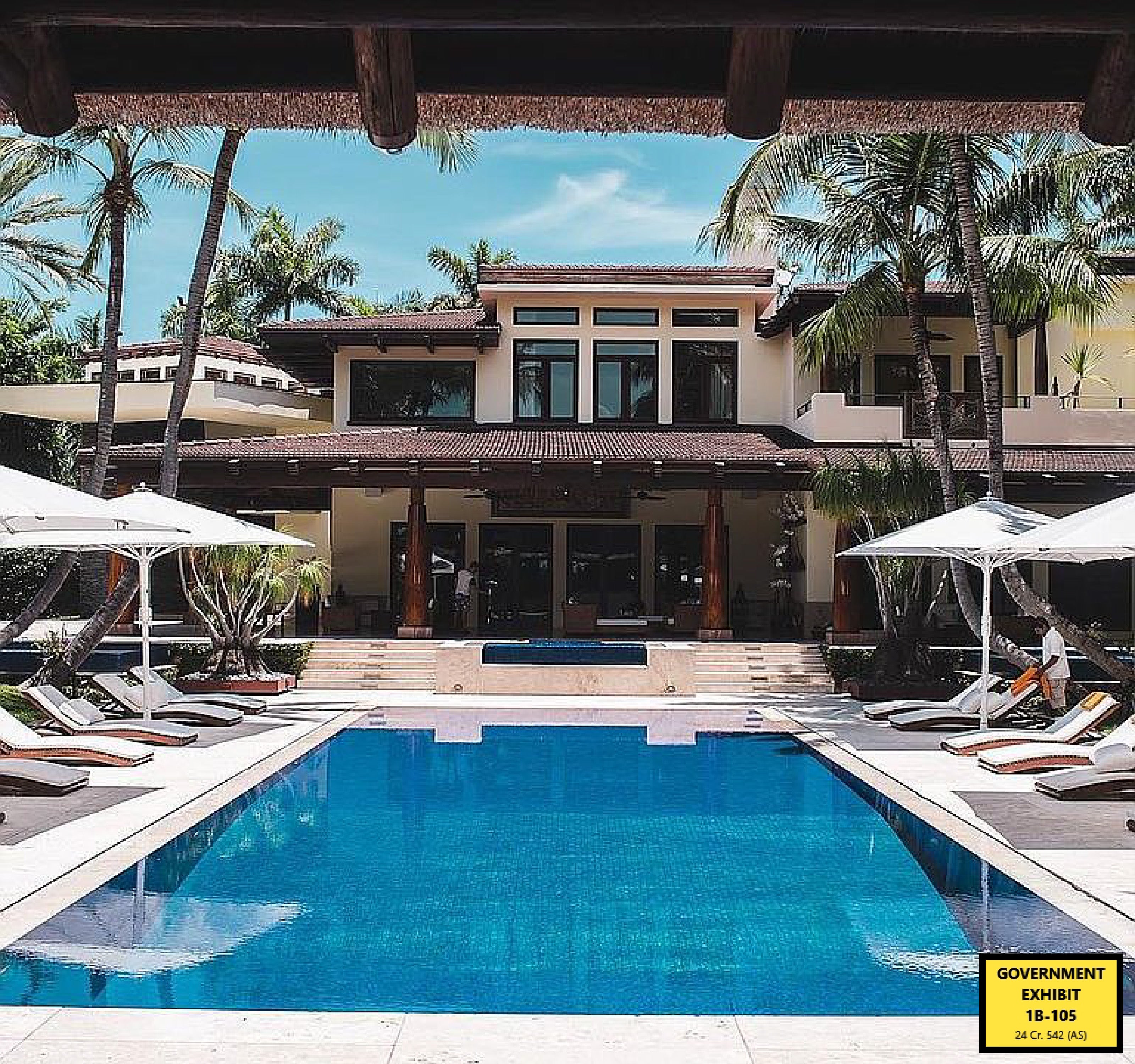 Una foto, tomada por agentes federales, que muestra el patio trasero de la casa de Combs en Miami