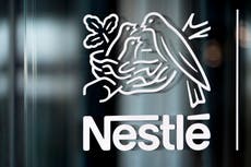 Nestlé dice que eliminará colorantes artificiales de alimentos en EEUU para 2026