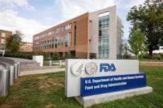 La FDA exige ampliar advertencia sobre raro riesgo cardiaco en el uso de vacunas contra el COVID