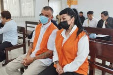 Una mujer argentina y un hombre británico van a juicio en Bali acusados de traficar con cocaína