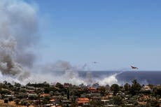Incendio forestal provoca evacuaciones cerca de Atenas en medio de fuerte ola de calor en Grecia
