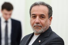Jefe de la diplomacia iraní dice que ataque de EEUU a sitios nucleares complica las conversaciones