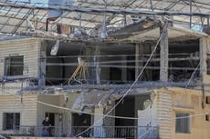 Un muerto y 11 heridos tras intensos ataques israelíes en el sur de Líbano